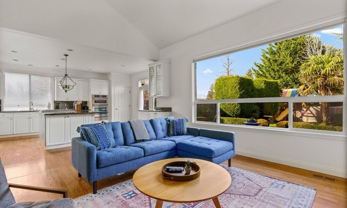 Sammamish House | Stellar Sammamish 5BR w/Yard, nr Eclectic Cuisine & Parks, by Blueground