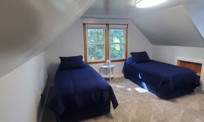 Prosperity House | Step back into the 50's in this charming house in delightful Washington PA