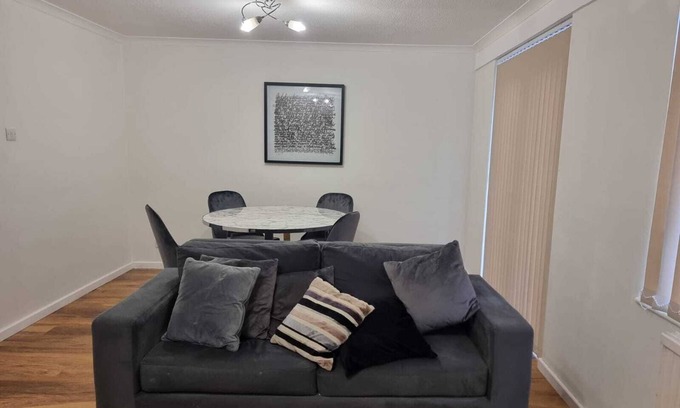 Thamesmead House | Step inside and you're greeted by the peaceful ambiance and ample space.
