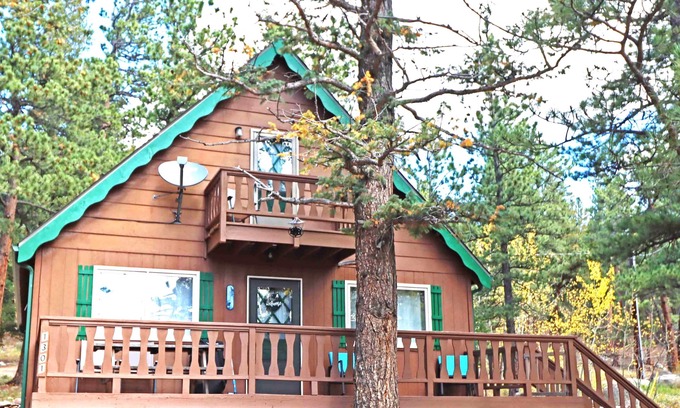 Allenspark Cabin | Steps away from Wild Basin:RMNP- 2-bdrm cabin perfect for adventure or relaxing!