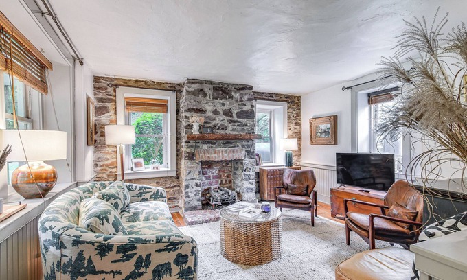 Finesville Cottage | Steps to Delaware Canal: Enchanting Stone Cottage!