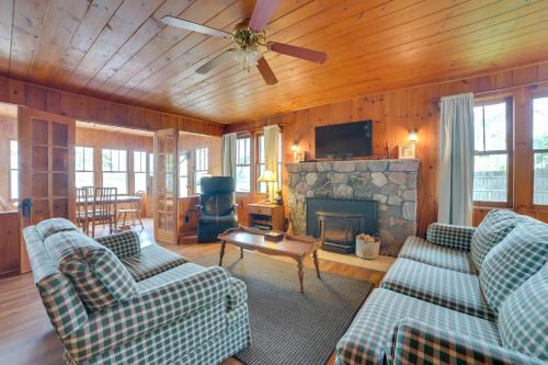 Cedarville House | Steps to Lake Cedarville Cabin 12 with Shared Perks