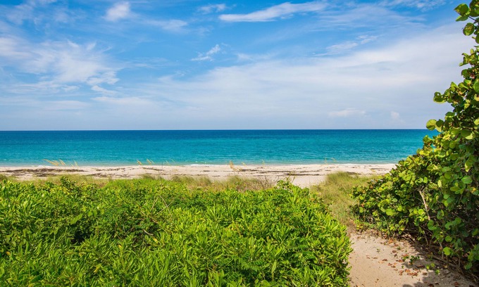 Juno Beach House | Steps to Sand. Beachside Sanctuary. Boutique Bungalow Chic.