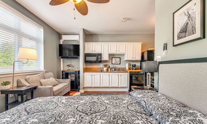 Huddleston Apartment | Steps to Smith Mountain Lake: Unit w/Pool Access!