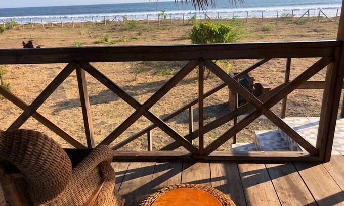 Leon Cabin | Steps to Surf – Beachfront Loft Cabana with Kitchenette