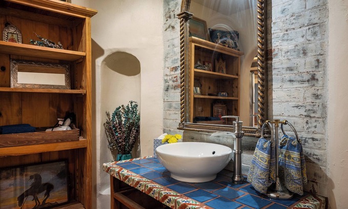 South Capitol Cottage | Steps to the Historic Santa Fe Plaza