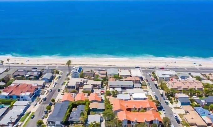 Carlsbad House | Steps to the sand & cool Pacific Ocean Upgraded