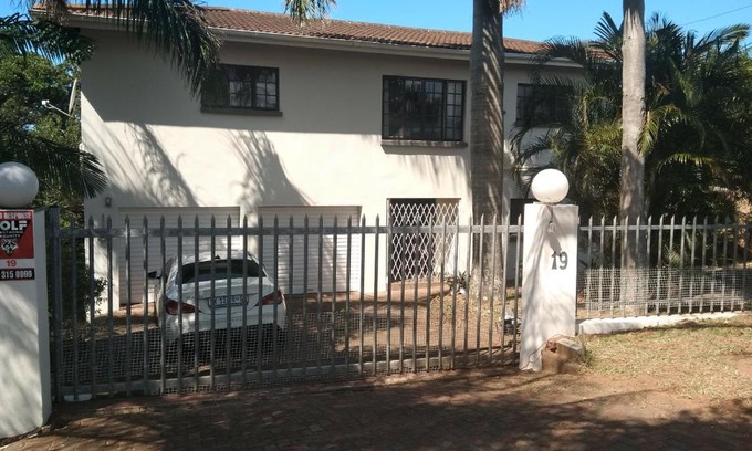 Uvongo House | Stesh Margate Holiday House 12 Sleeper