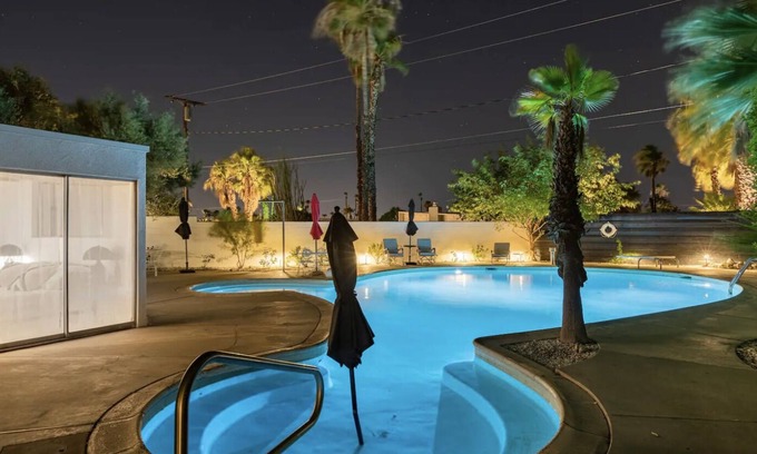 Palm Springs Villa | Steve McQueen's Original Palm Springs Retreat - Unique Pool design & Spa