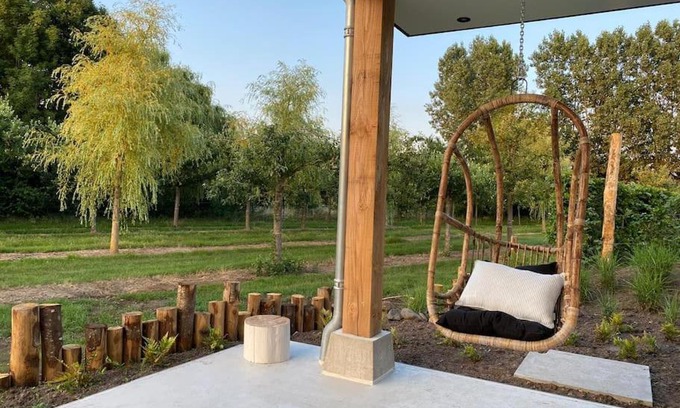 Beers Apartment | Stijlvol huisje met veranda! Tuynloodz C