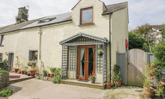 Baycliff Cottage | STILL WATERS, pet friendly, character holiday cottage in Ulverston