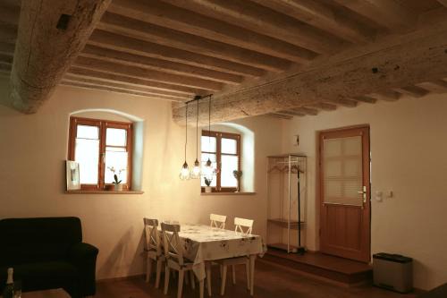 Kraiburg Apartment | Stilvolle Wohnung auf 50 m² mit Parkplatz und WiFi