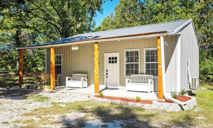 Dunnegan House | Stockton Lake Getaway Less than 1/2 mi to Lake