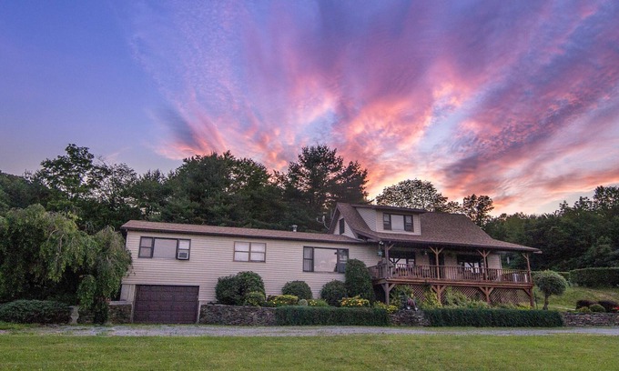 Windsor House | Stone Bear Sanctuary- A Secluded Nature and Wildlife Lovers' Retreat