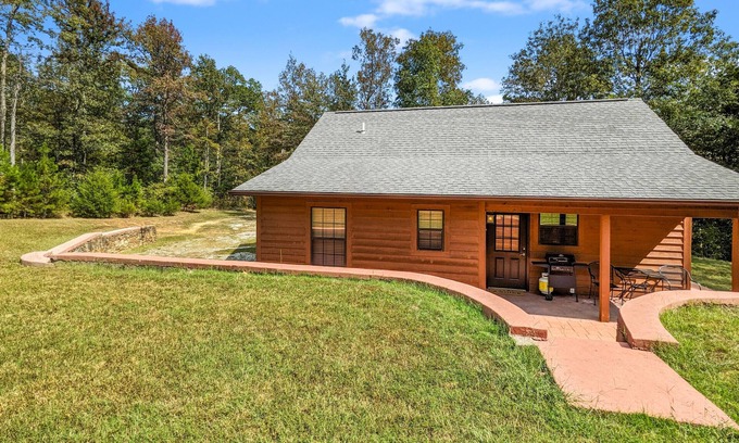 Pleasant Grove Cabin | Stone Cottage - with OPTIONAL Hot Tub
