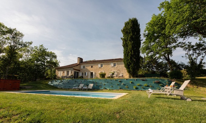 Gondrin House | Stone cottage with swimming pool - King size beds & Pyrenees views