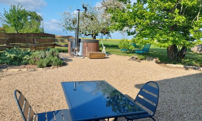 Saint-Gervais-en-Valliere Cottage | Stone outbuilding with private Nordic bath near Beaune.