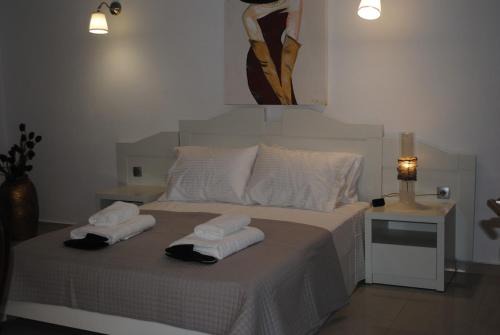 Tavronitis Apartment | Stone House by the Sea