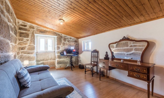 Montalegre e Padroso Apartment | Stone House in the Peneda-Gerês National Park