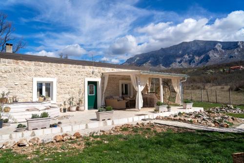 Kijevo Villa | Stone House With Jacuzzi "DINARA"
