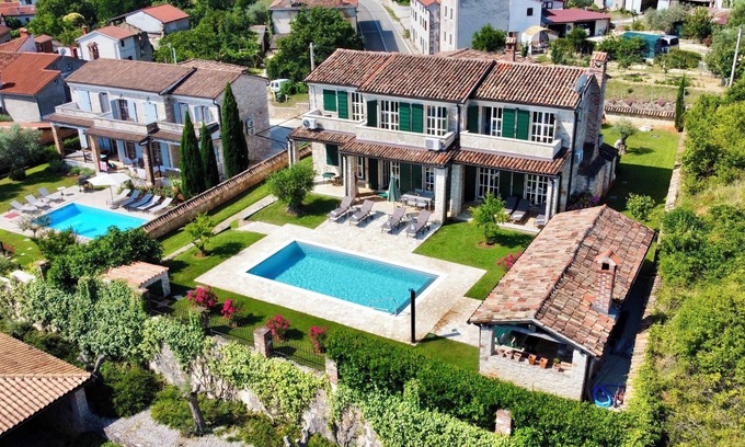 Vizinada Villa | Stone villa with a view of Motovun