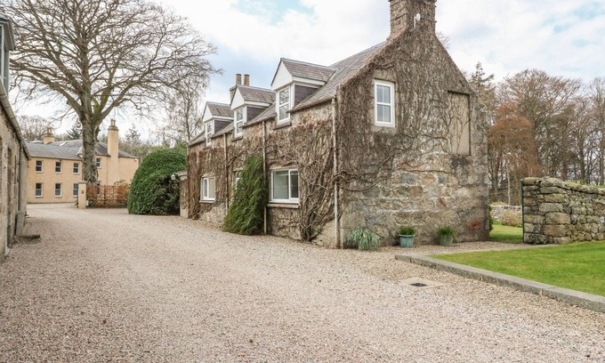 Aberdeen Cottage | STORKERY COTTAGE, pet friendly, with open fire in Peterculter