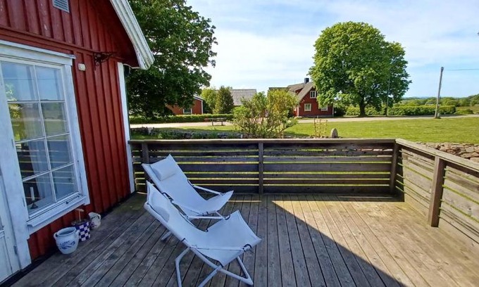 Sinarp House | Stort semesterhus med sol
