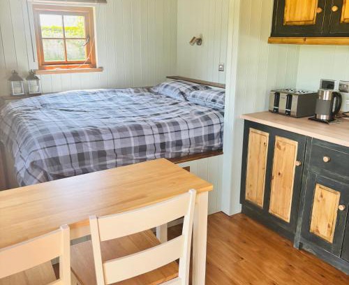 Snitterfield Cabin | Stratford Bespoke Shepherd Hut