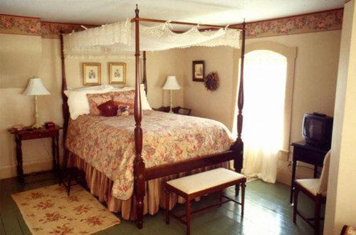 Muscatine Bed & Breakfast | Strawberry Farm B and B