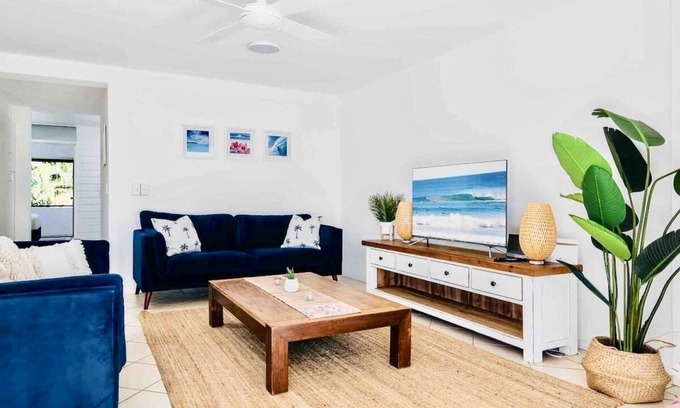 Noosa Heads Apartment | Stroll to Noosa Main Beach and Hastings St. Dog friendly.