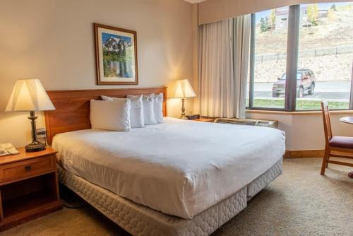 Crested Butte House | Studio 107 at Perfect Location w Pool & Hot Tub