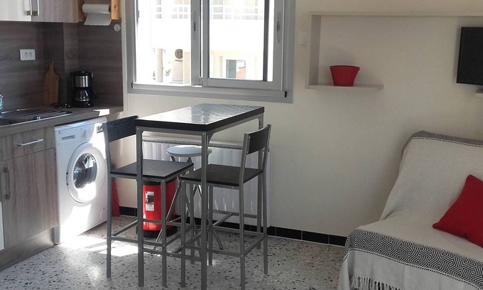 La Jetee Apartment | Studio 2 Pers Near Beach with Parking