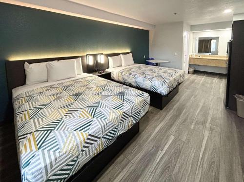 Pumpkin Center Hotel | Studio 6 Bakersfield, CA South