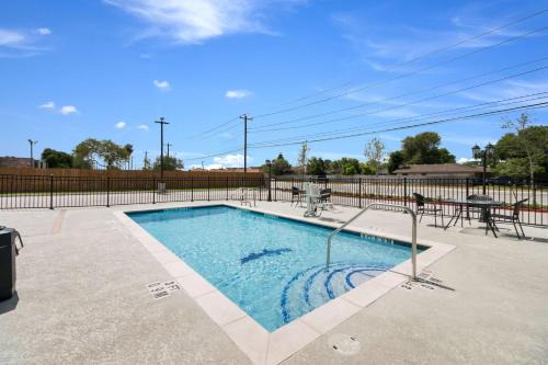 South Side Hotel | Studio 6-Corpus Christi, TX