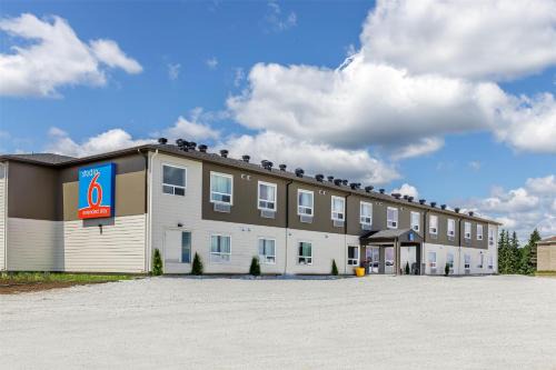 Algoma District Hotel | Studio 6 Hornepayne, ON
