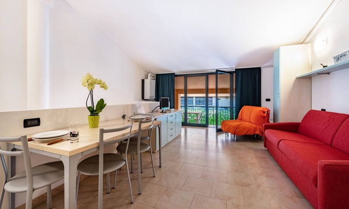 Toscolano Maderno Apartment | Studio Apartment "Monolocale Le Vele 7" with Mountain View, Private Terrace & Wi-Fi