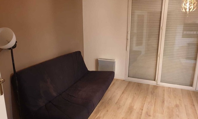 Rosny-sous-Bois Apartment | Studio Apartment 'Proche Rer E' with Balcony