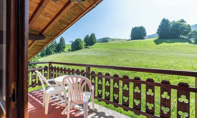 Cohennoz Apartment | Studio Apartment '15 - La Marmotte' with Mountain View, Balcony and Wi-Fi
