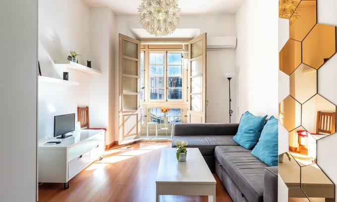 San Felipe Neri Apartment | Studio Apartment “Centro Histórico” in Centre of Málaga with Wi-Fi & Balcony