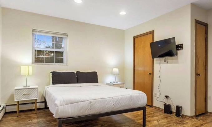 University District Apartment | Studio Apartment Conveniently Close to Ohio State