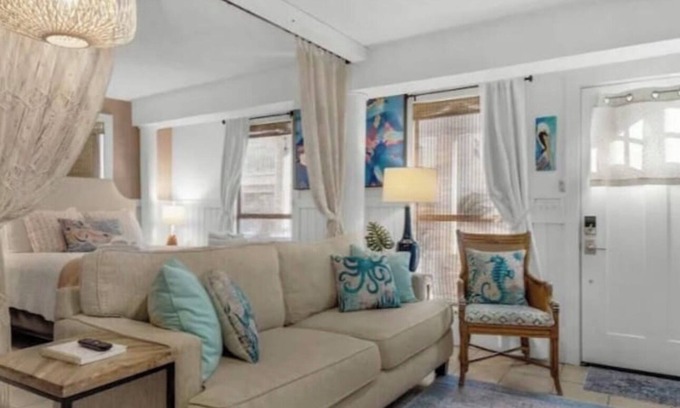 Holiday Isle Apartment | Studio Apartment @Sandpiper Cove. The Surf Shack Walk to Private Beach.
