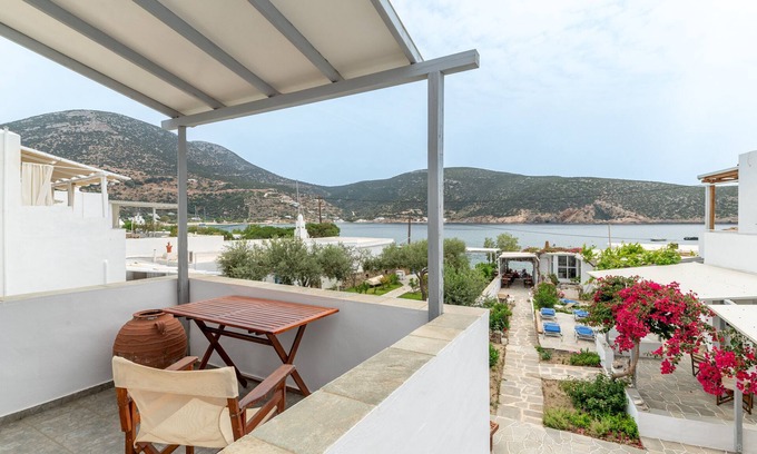 Vathi Apartment | Studio Apartment 'Sifnos 2' with Sea View, Wi-Fi and Air Conditioning