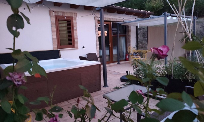 Penne Apartment | Studio apartment with hot tub and patio in peaceful countryside!