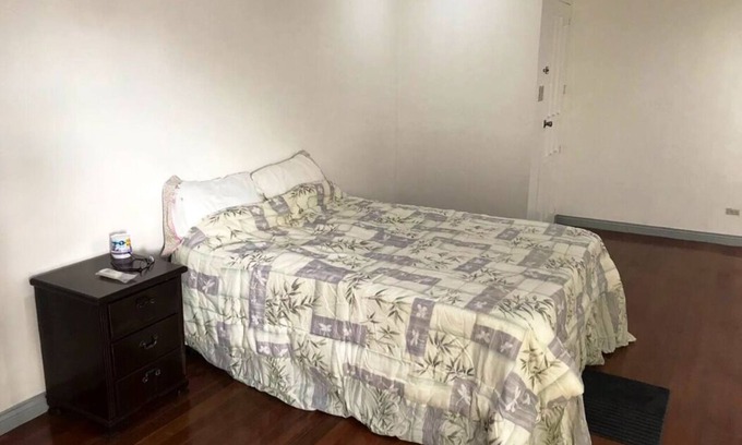 Molo Apartment | Studio Apartment with Queen Size Bed