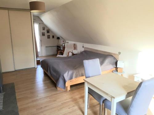 Coye-la-Foret Apartment | Studio Chantilly