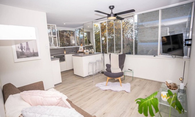 Elizabeth Bay Apartment | Studio close to city and marina