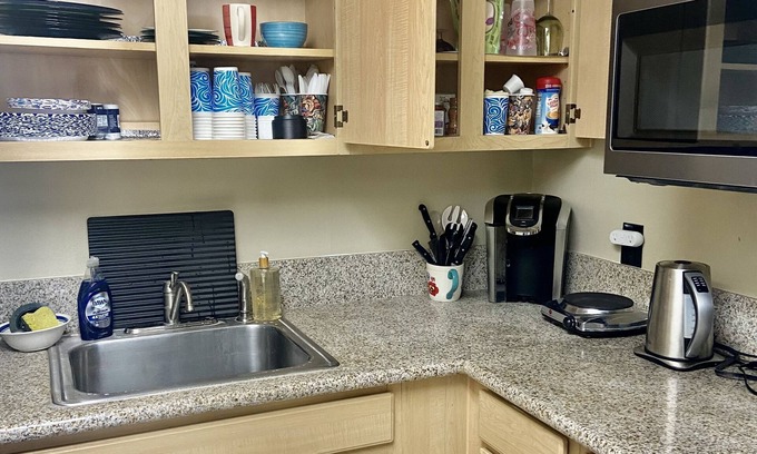 Spring Valley Apartment | Studio closed the Strip/Pet Friendly Condo Unit :1