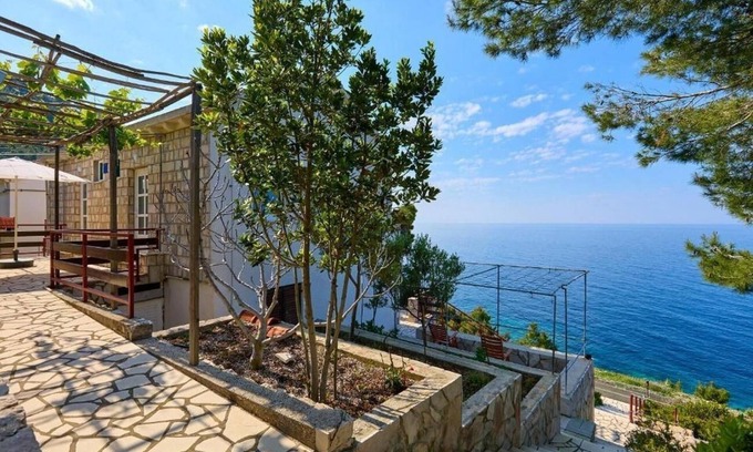 Mljet Apartment | Studio flat with balcony and sea view Cove Sutmiholjska, Mljet (AS-22318-a)