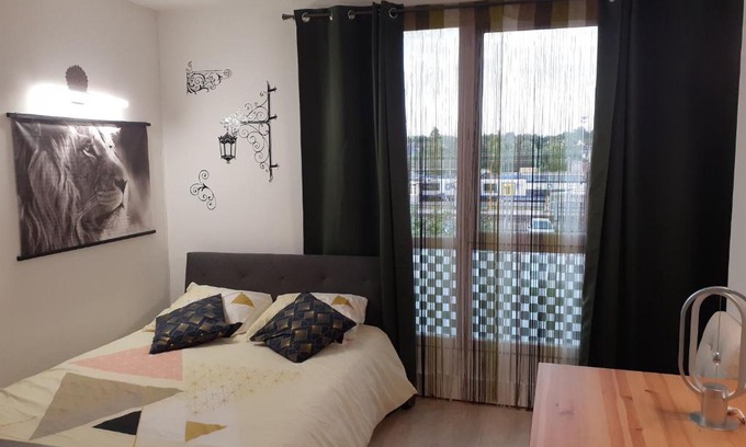 Aulnoye-Aymeries Apartment | studio
