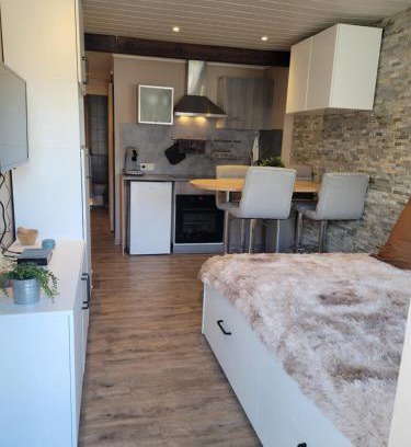 Saint-Pierre-dels-Forcats Apartment | Studio cabine face au Cambre d'aze